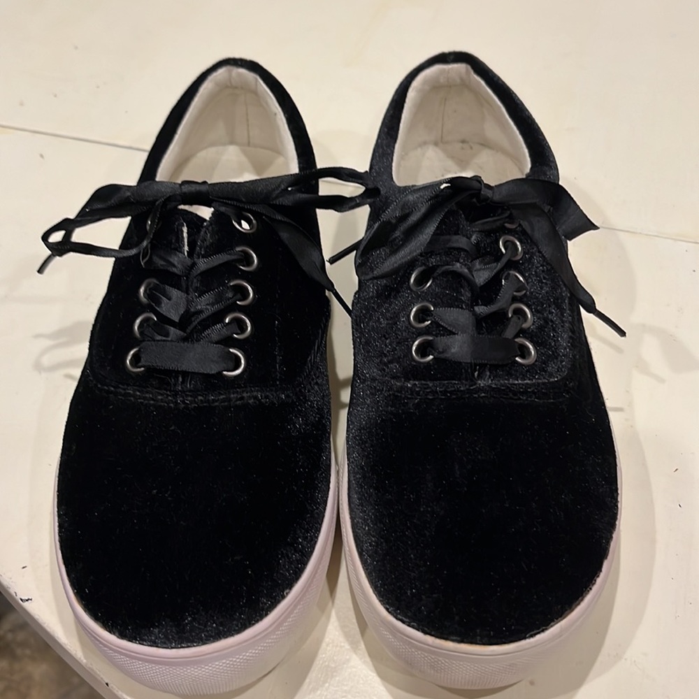 Talbots Size 8 women’s Velvet Sneakers